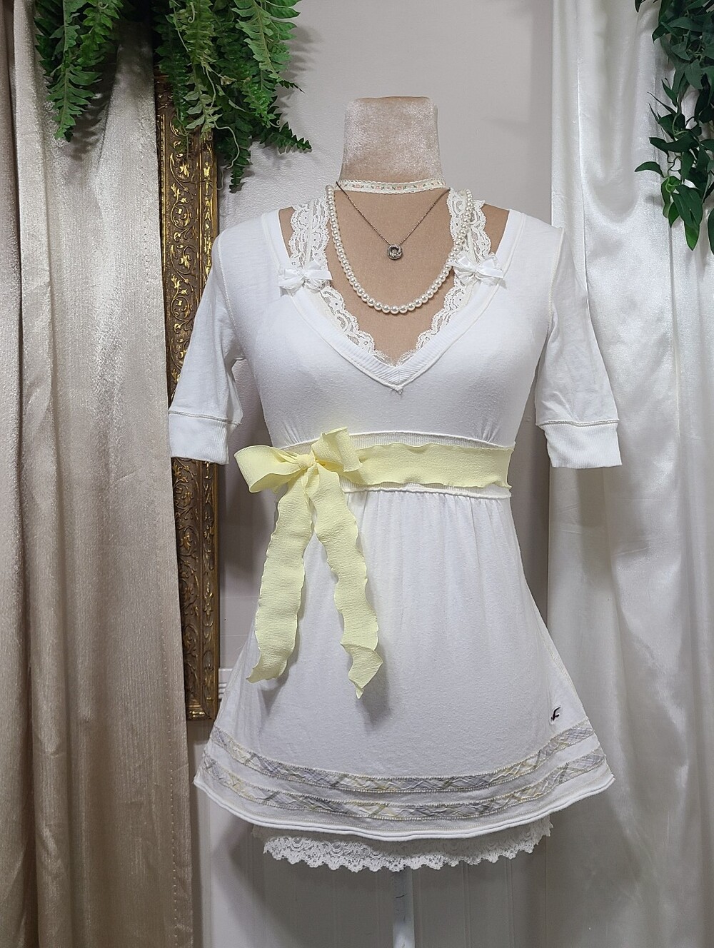 ♡ Y2K ♡ Hollister Vintage Rare White Babydoll Plaid Accent Hem Waist Tie Top